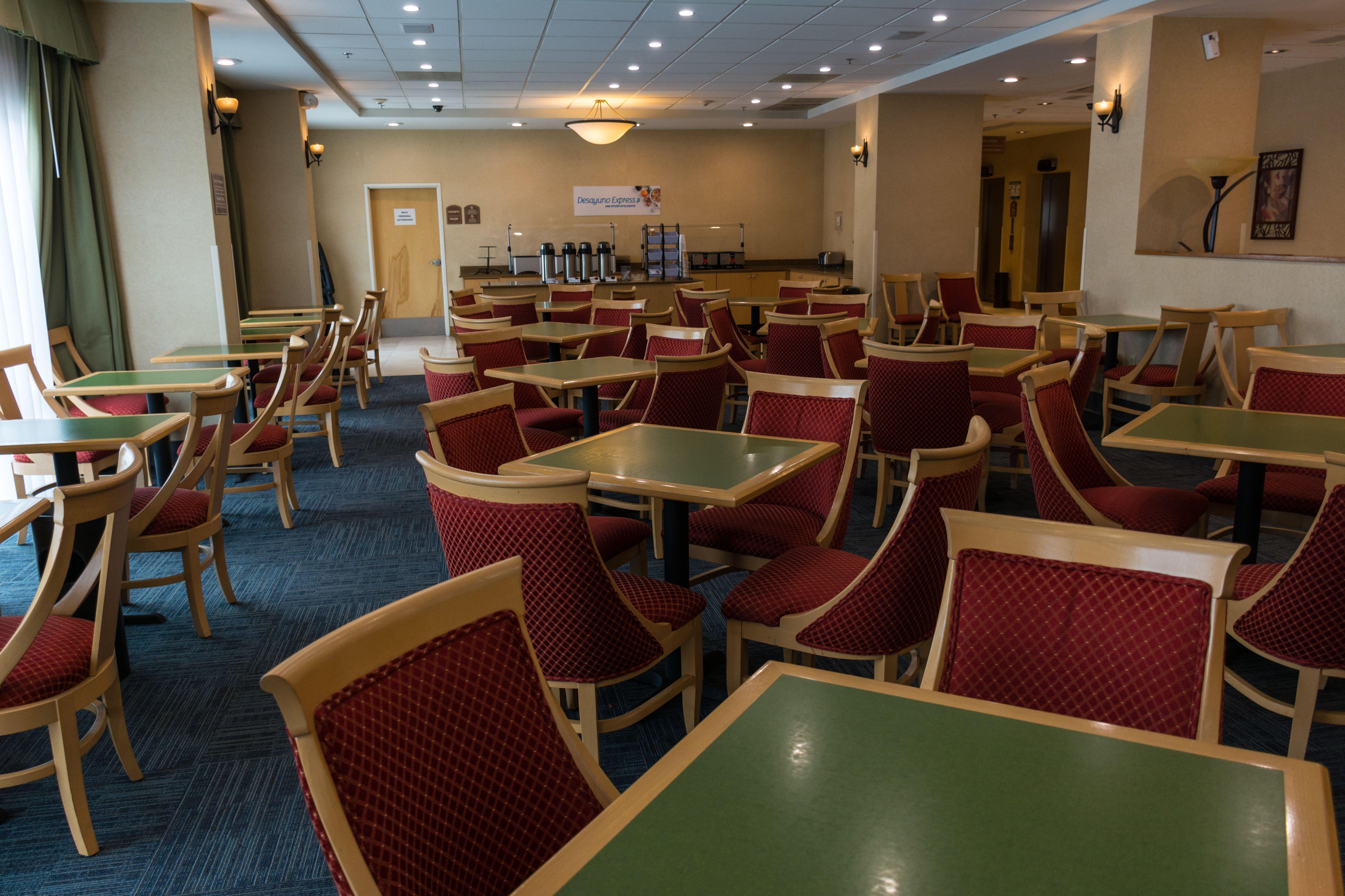 Holiday Inn Express Saltillo Zona Aeropuerto By Ihg Exterior photo