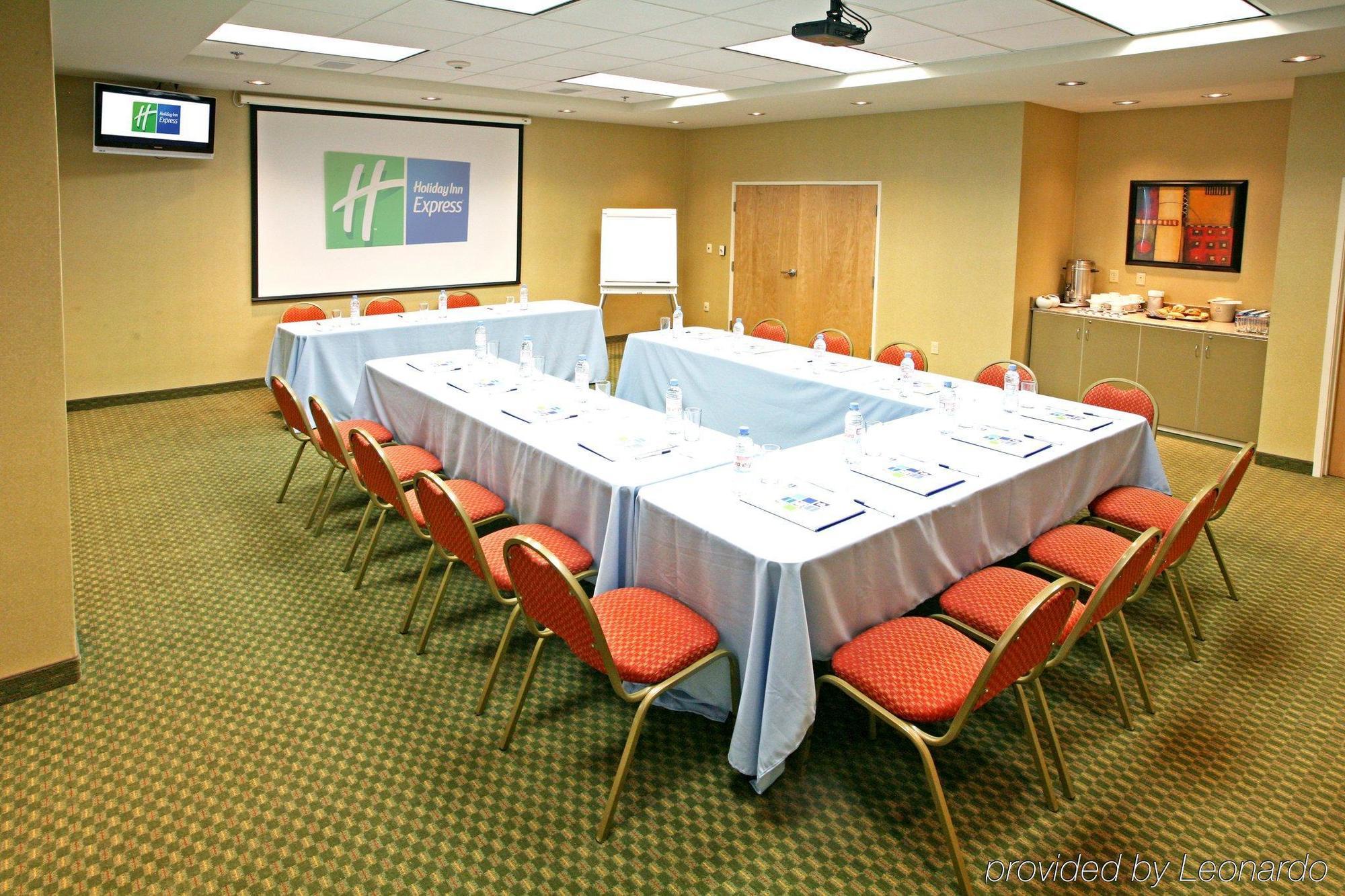Holiday Inn Express Saltillo Zona Aeropuerto By Ihg Exterior photo